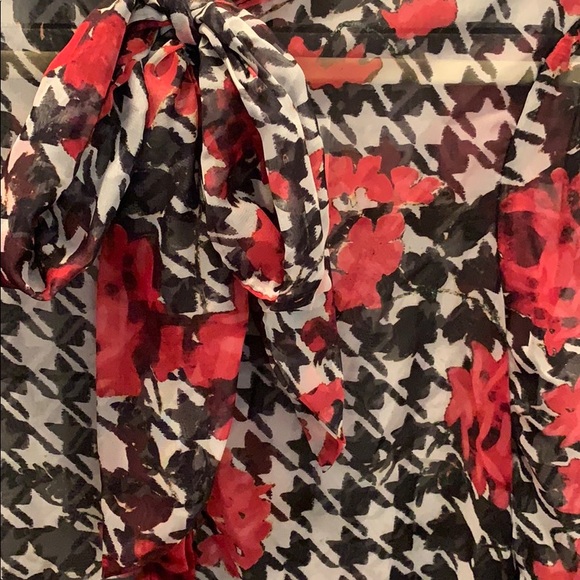 BNWT Button Down Blouse with Pussy Bow - Picture 4 of 6